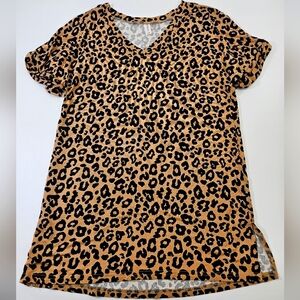 Niloufo Small‎ v-neck short sleeve cheetah print tee blouse T-shirt shirt euc